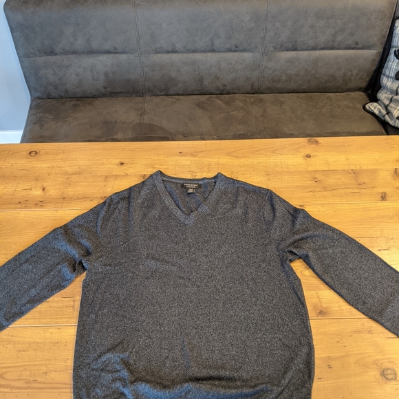 Men's Sweater - Picture 2 of 3
